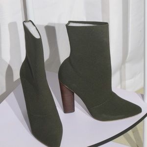 NEW IN BOX Steve Madden Capitol Olive Green Heels